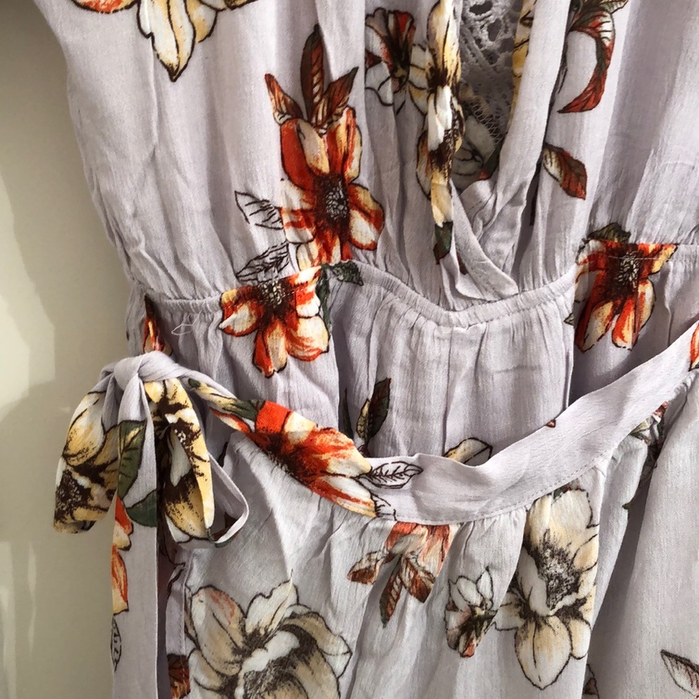 NWT Blue Blush SZ S Lilac Floral Romper! - Picture 5 of 14
